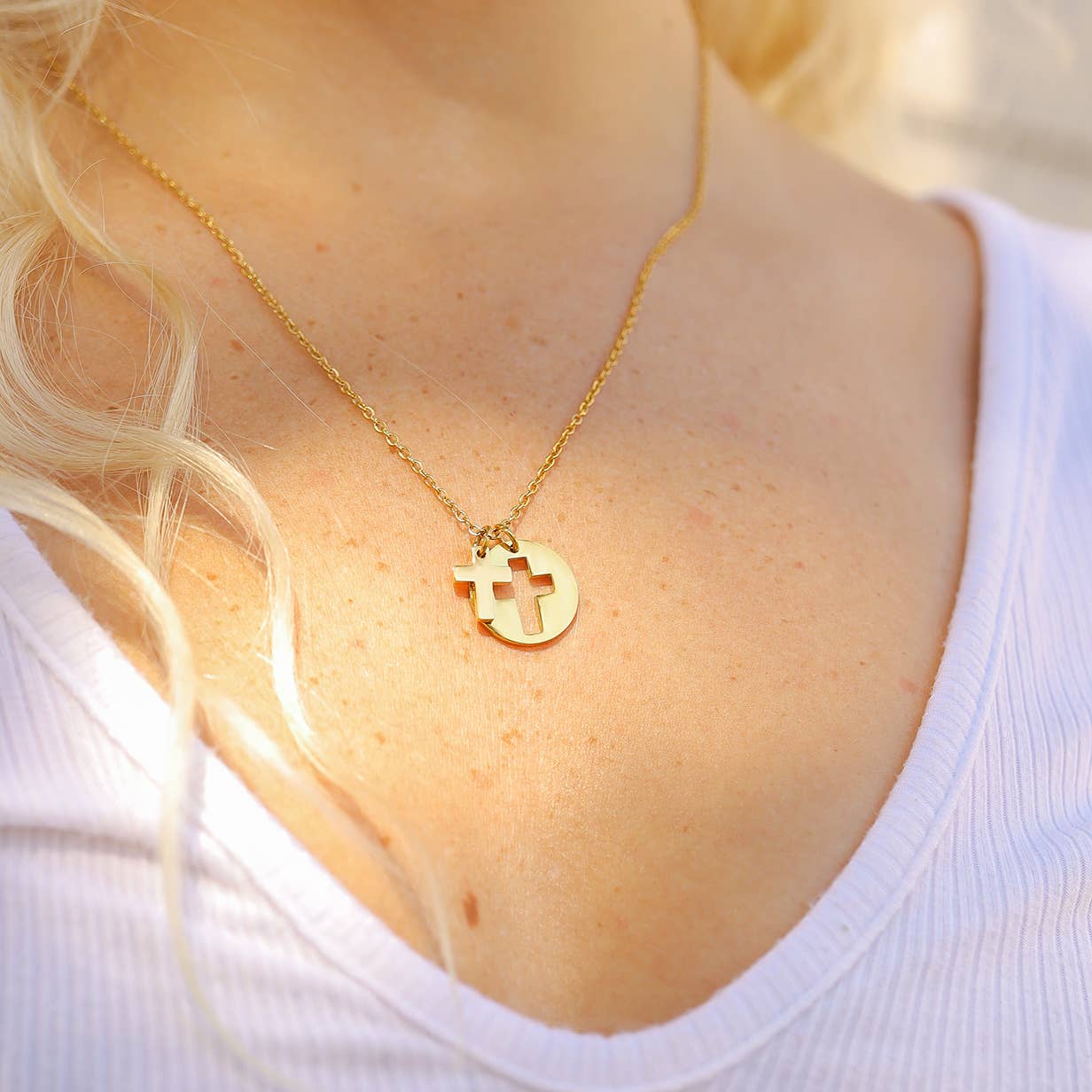 Cross Cutout Necklace ✨